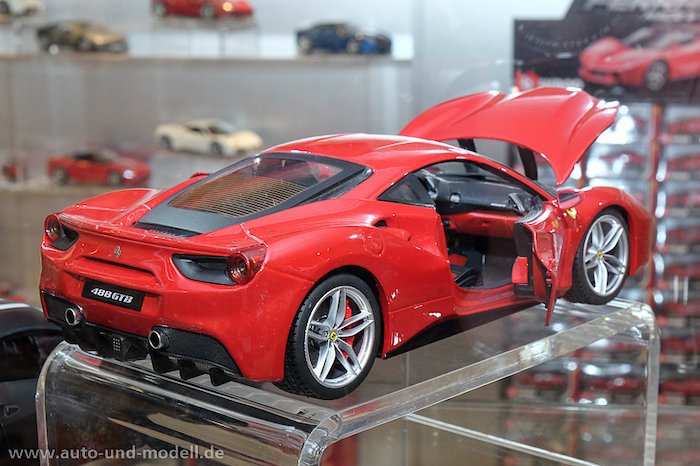Ferrari Modelisme - Ferrari 1/18 : Nuremberg 2016 : Bburago Signature :  Photos des Ferrari 488 GTB Rouge 1/18