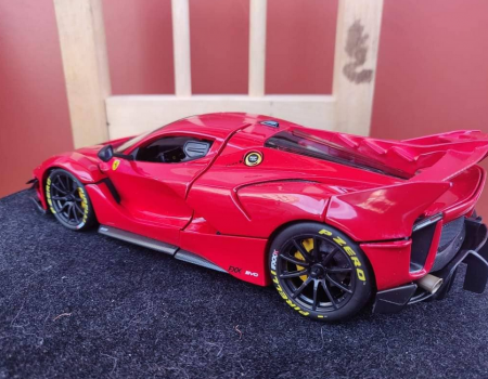 Ferrari_FXXK_Red_Bburago-9ffa085b55ce73868