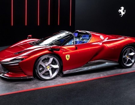 Ferrari-Daytona-SP3-esterni-rosso-magma-scaled7588f6d8442f1d57
