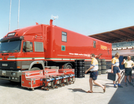 2022-05-12-13_47_14-Ferrari-F1-team-transporter.-Iveco-Turbostar-190-48.-_-Flickr37f6ca6b801b9333.png
